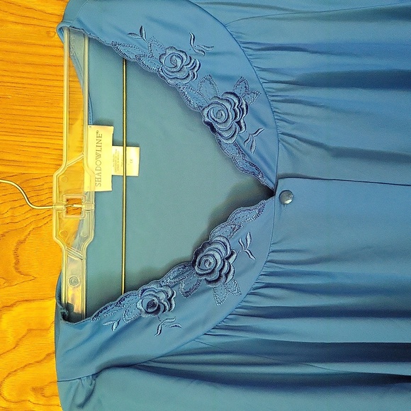 Blue nylon robe Shadowline. Button front vtg no flaw sleepwear lounging litewt - Picture 2 of 5